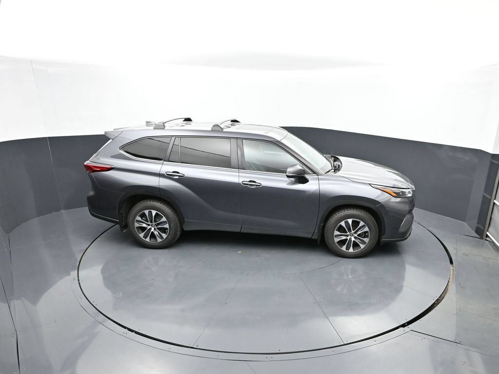 Used 2023 Toyota Highlander XLE AWD/4WD image 39
