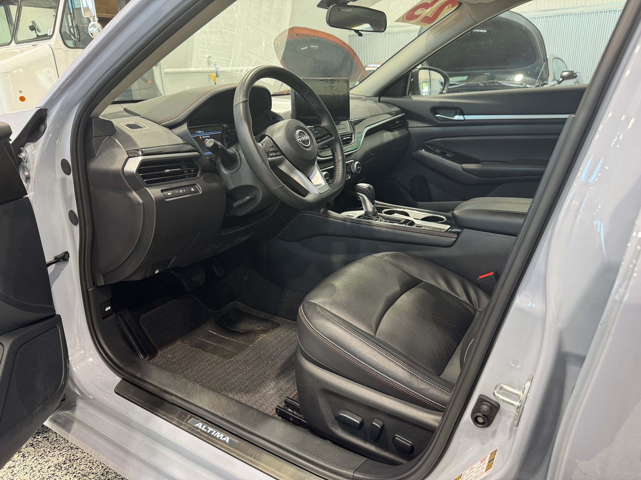 Used 2025 Nissan Altima 2.5 SR AWD/4WD image 15