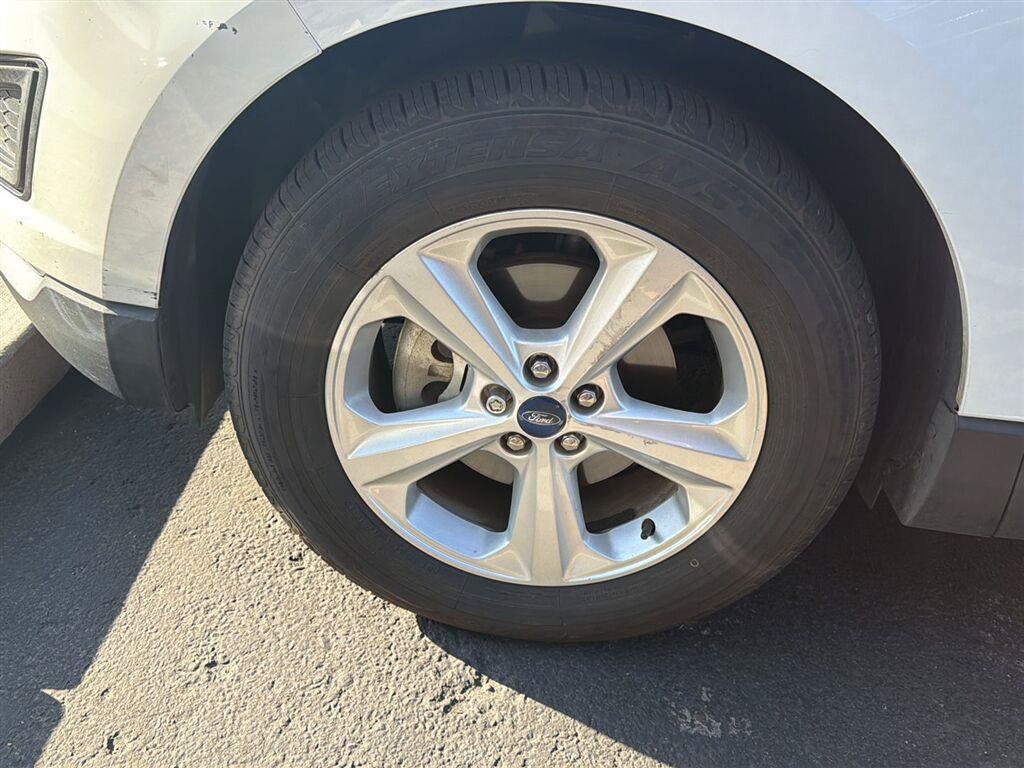 Used 2015 Ford Edge SE FWD image 25