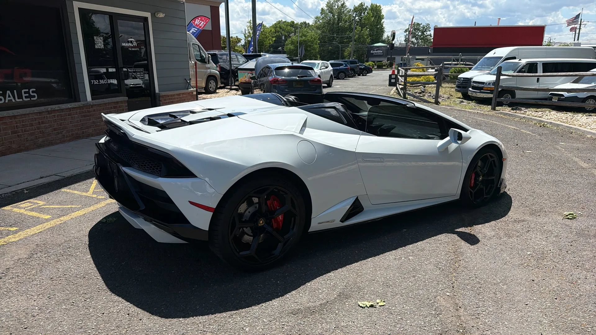 Used 2021 Lamborghini Huracan EVO RWD image 11