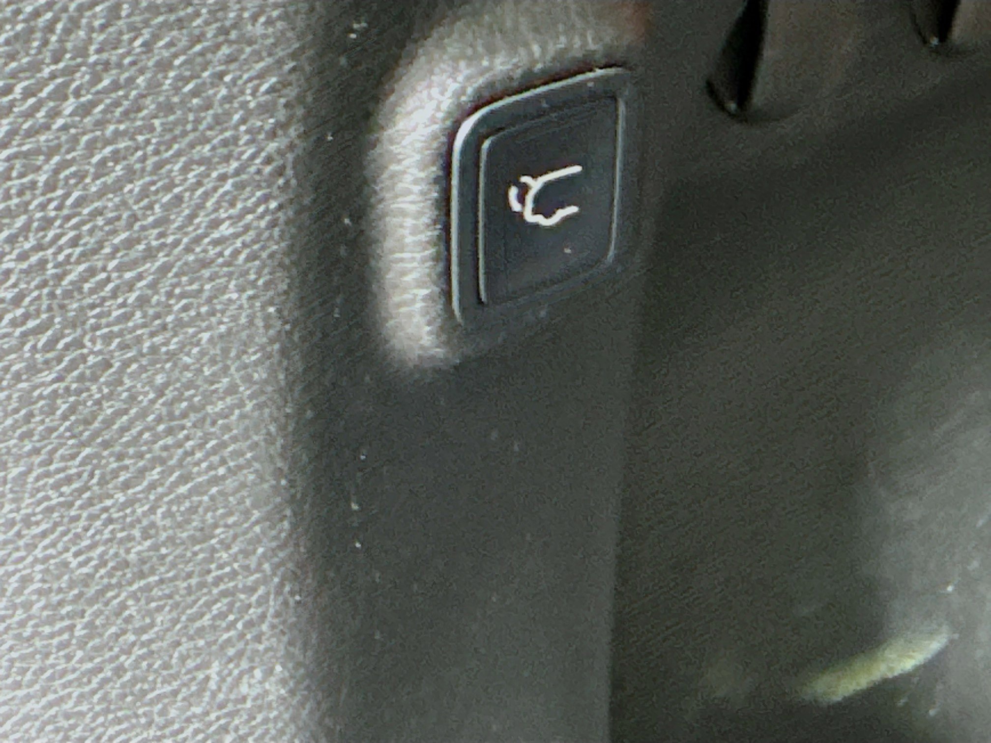 Used 2019 Jeep Cherokee Limited image 29