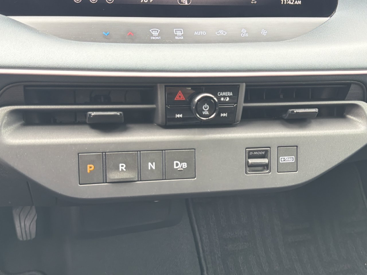 New 2026 Nissan Leaf w/ Illuminated Package FWD image 7