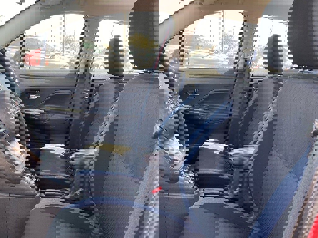 Used 2025 Nissan Versa SV image 8