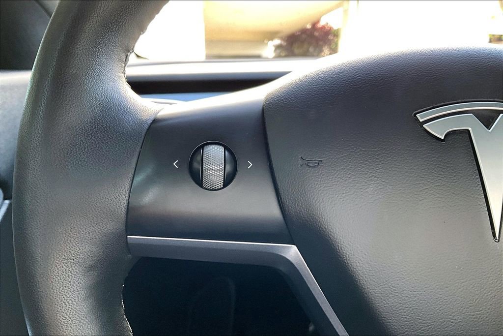 Used 2021 Tesla Model Y Long Range AWD/4WD image 12