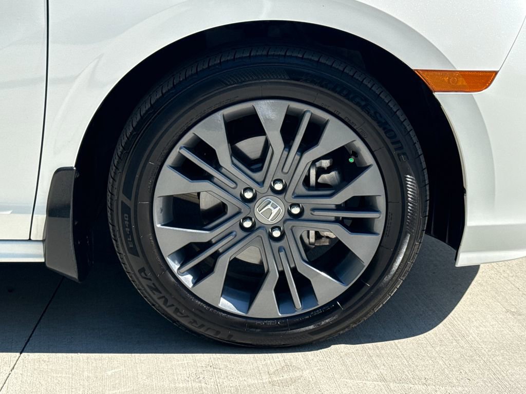 Certified 2025 Honda Odyssey Touring image 11