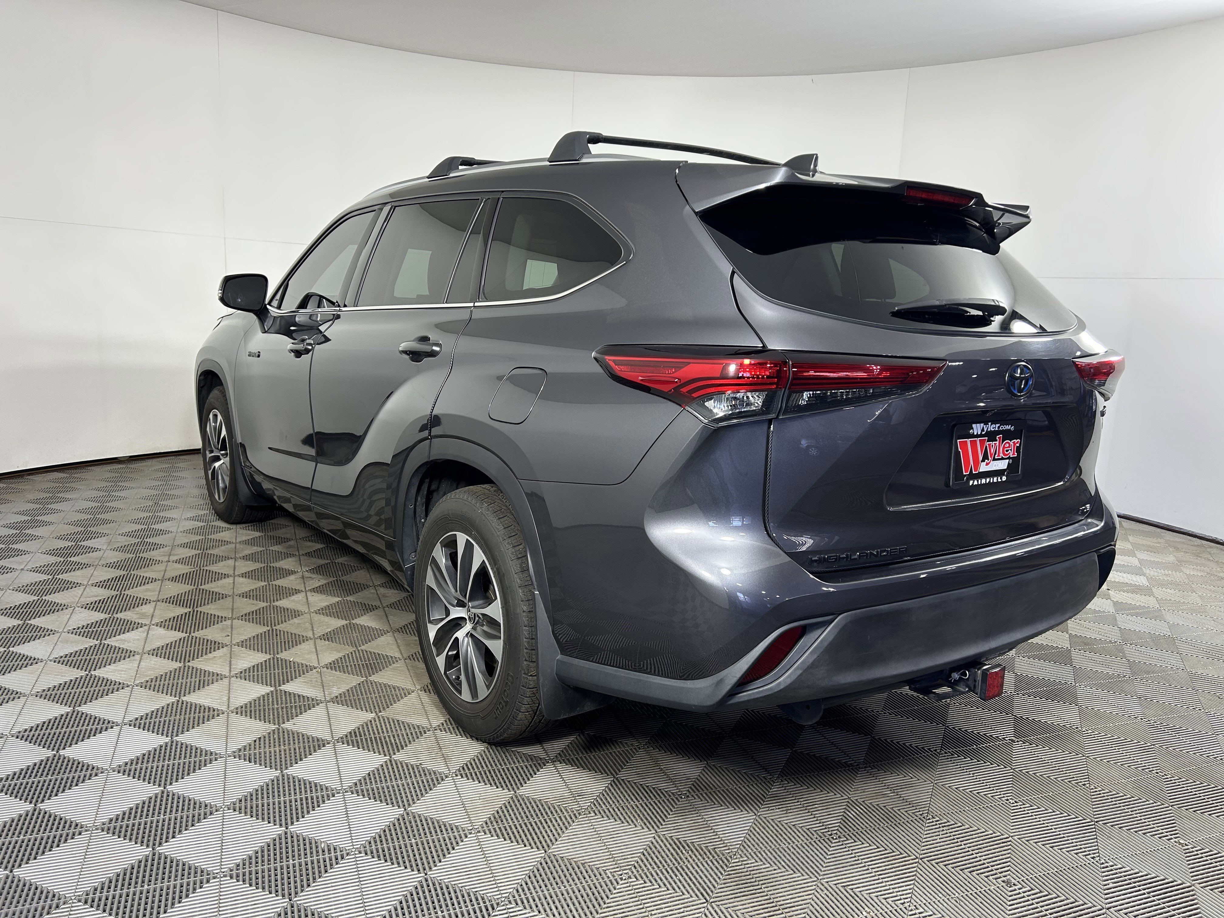 Used 2021 Toyota Highlander XLE image 5