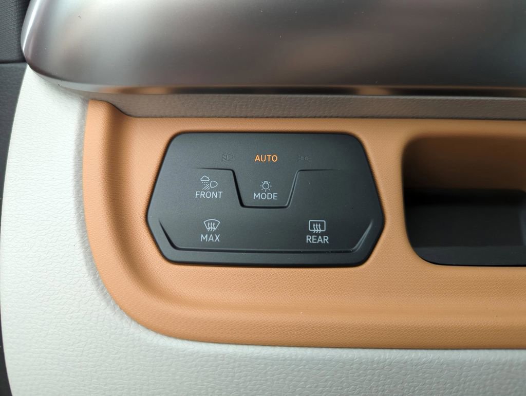 Used 2025 Volkswagen ID. Buzz Pro S Plus RWD image 29