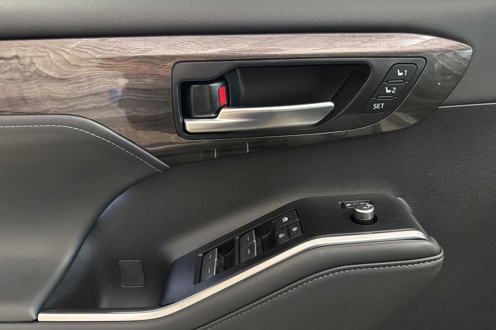 New 2026 Toyota Highlander Limited AWD/4WD image 11