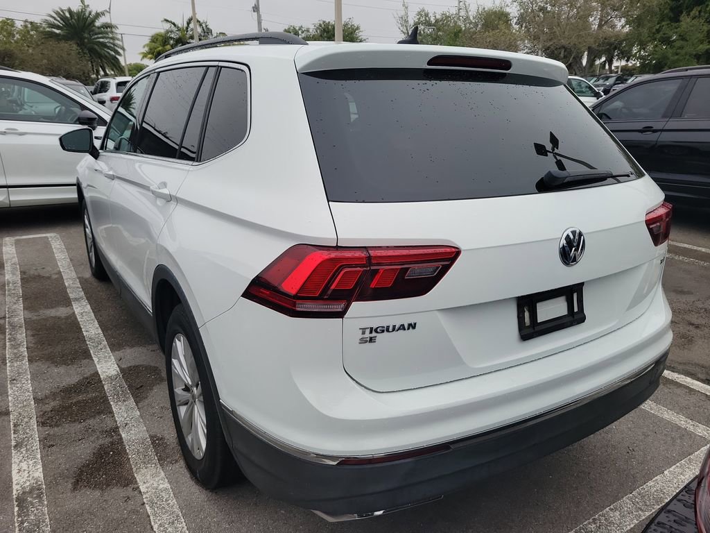 Used 2018 Volkswagen Tiguan SE w/ Panoramic Sunroof Package image 9