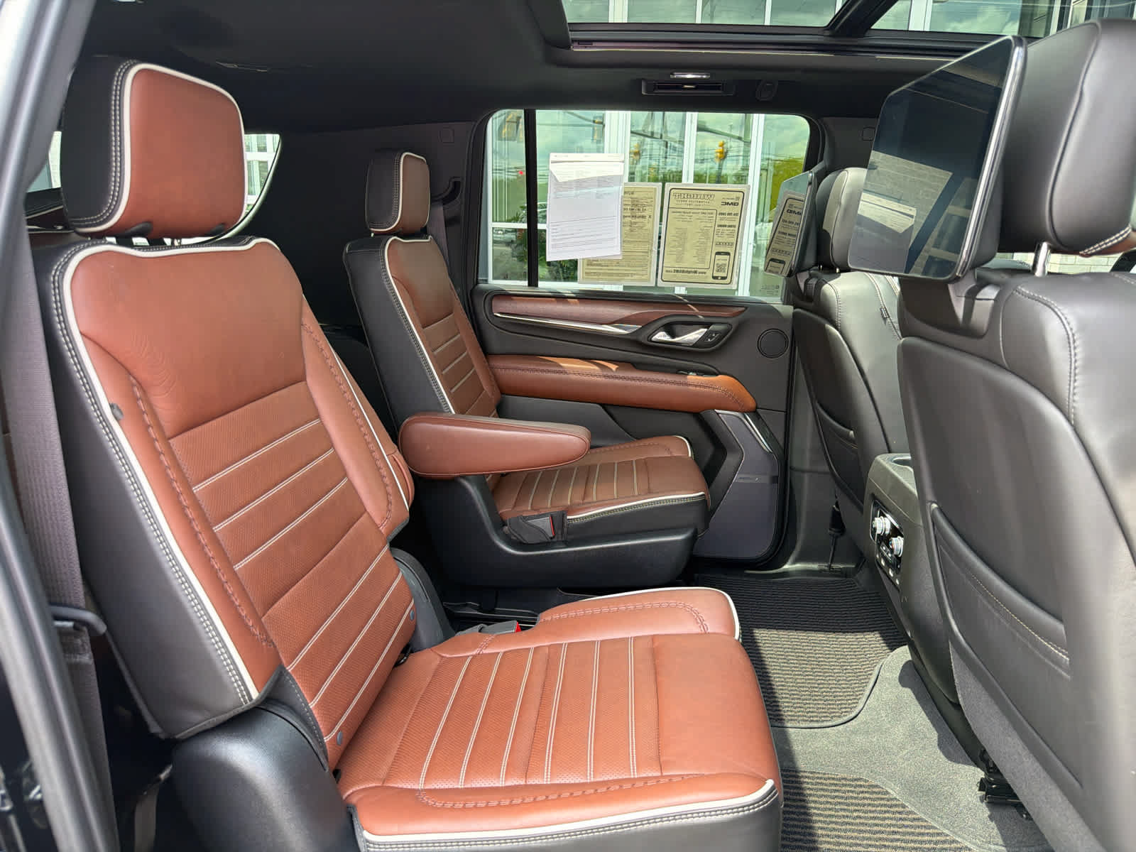 Used 2023 GMC Yukon XL Denali Ultimate AWD/4WD image 31