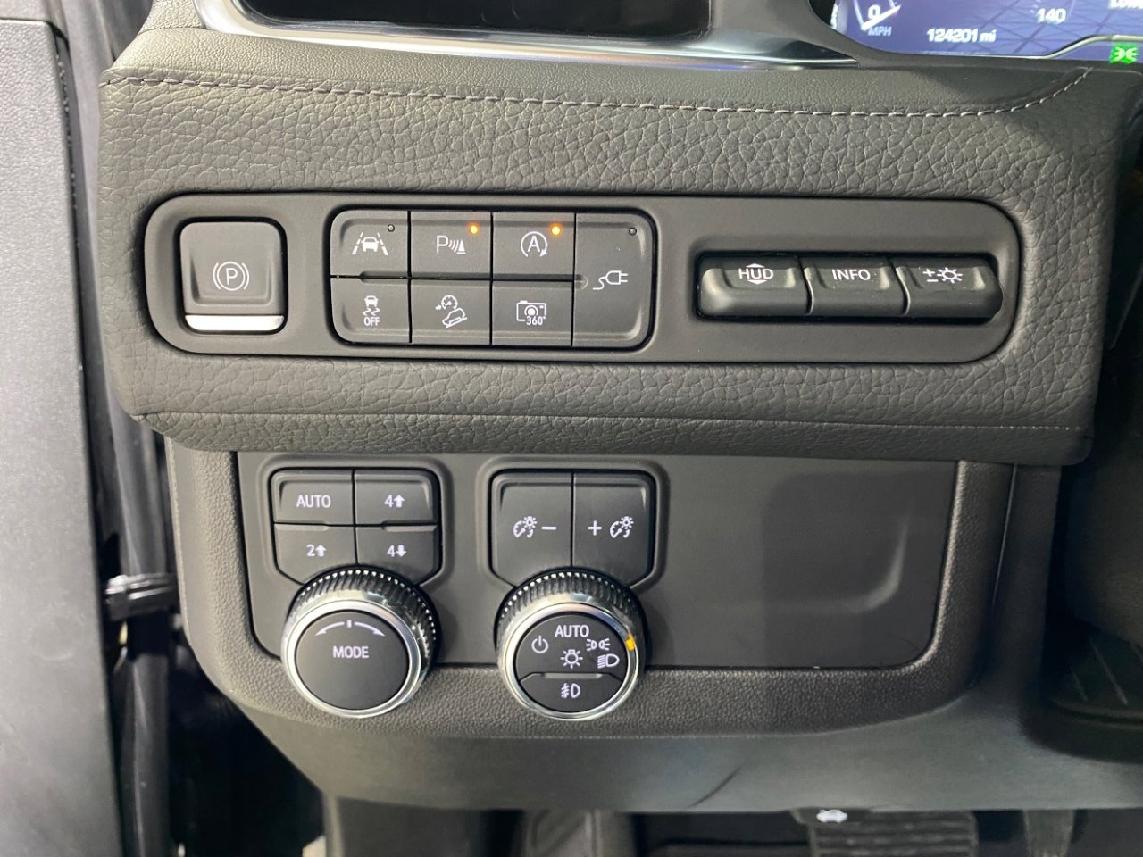 Used 2022 GMC Yukon XL Denali image 12