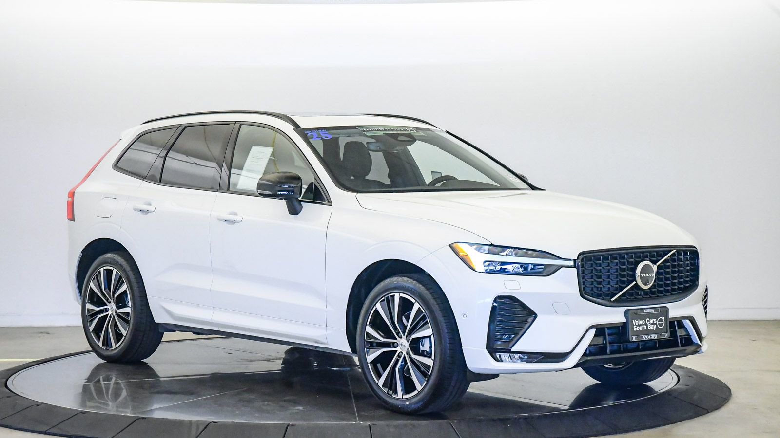 Certified 2025 Volvo XC60 B5 Plus AWD/4WD image 6