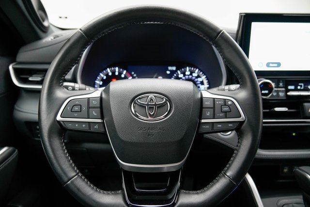 Used 2023 Toyota Highlander XSE image 25
