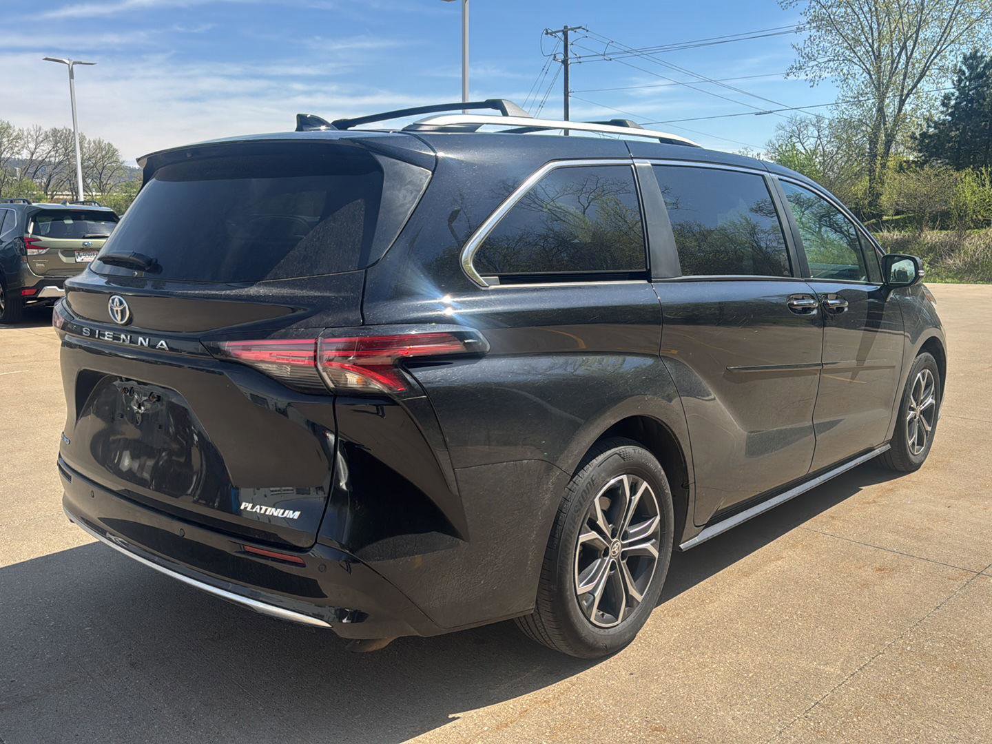 Used 2025 Toyota Sienna Platinum AWD/4WD image 9