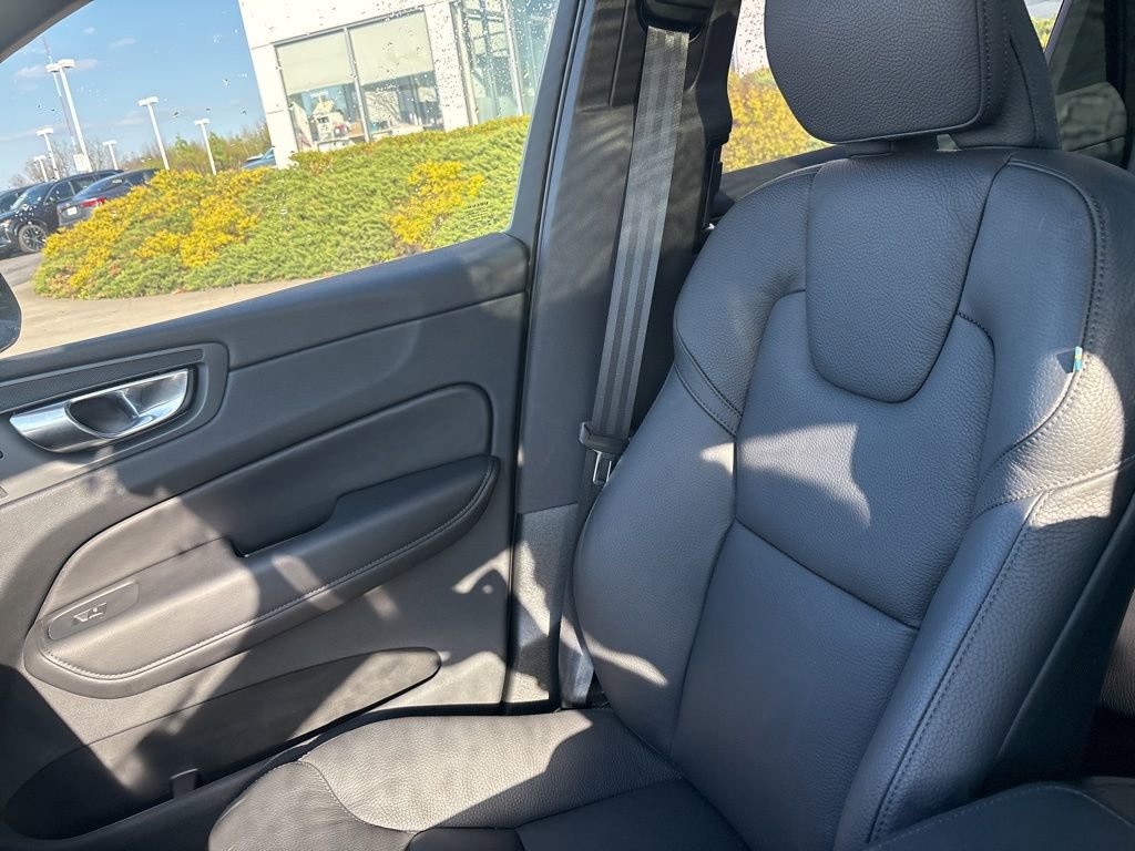 Certified 2025 Volvo XC60 B5 Plus AWD/4WD image 26