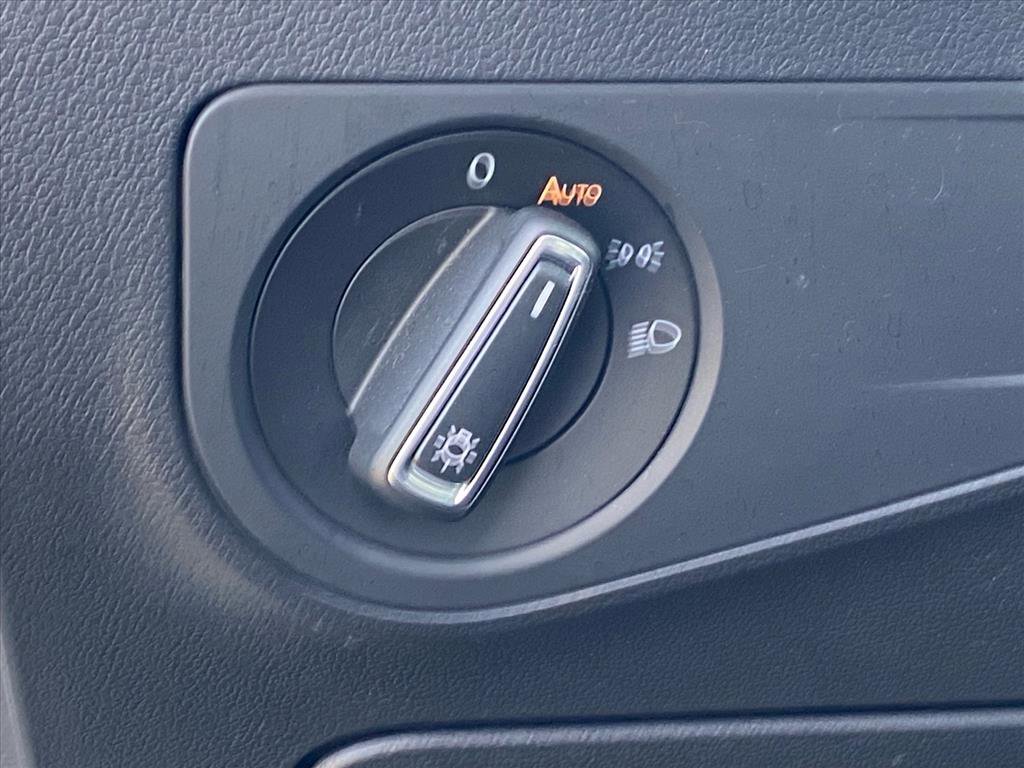 Certified 2022 Volkswagen Tiguan SE w/ Panoramic Sunroof Package image 18