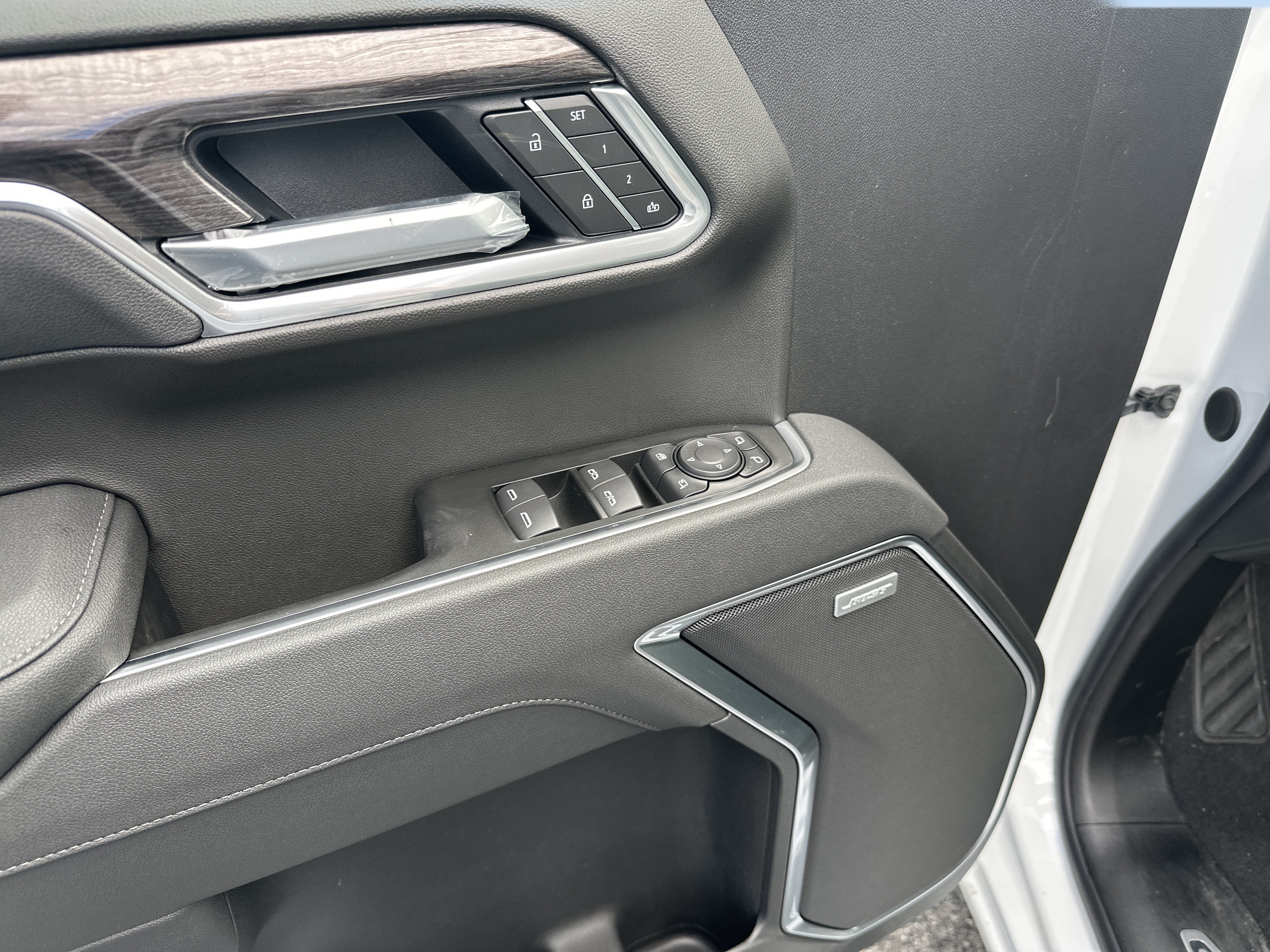 New 2026 Chevrolet Silverado 1500 LTZ w/ LTZ Premium Package AWD/4WD image 13