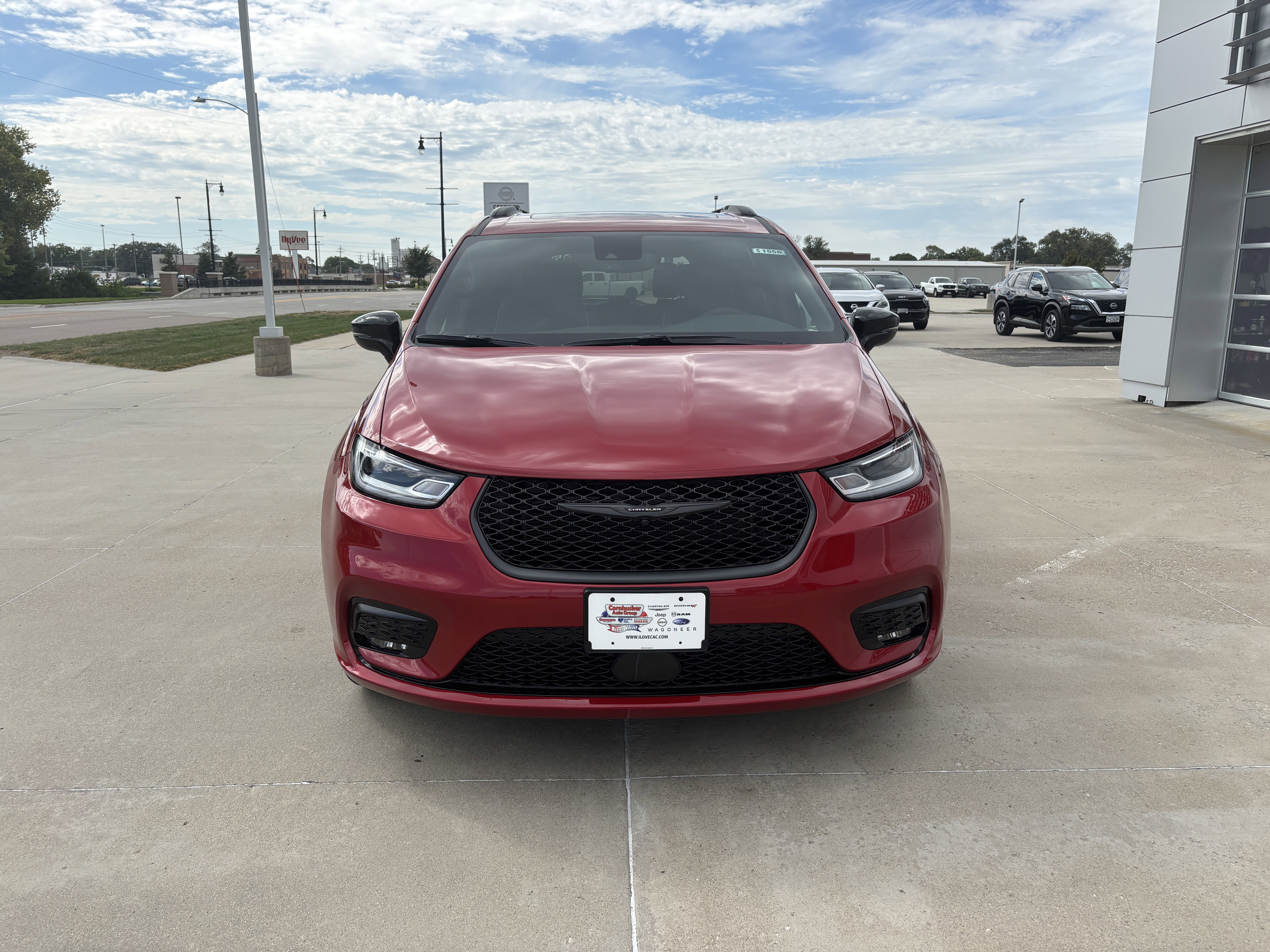 New 2026 Chrysler Pacifica Limited w/ S Appearance Package image 3