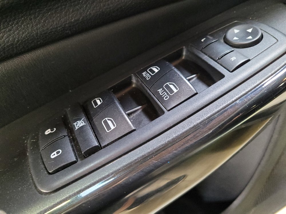 Used 2019 Jeep Cherokee Latitude Plus AWD/4WD image 27