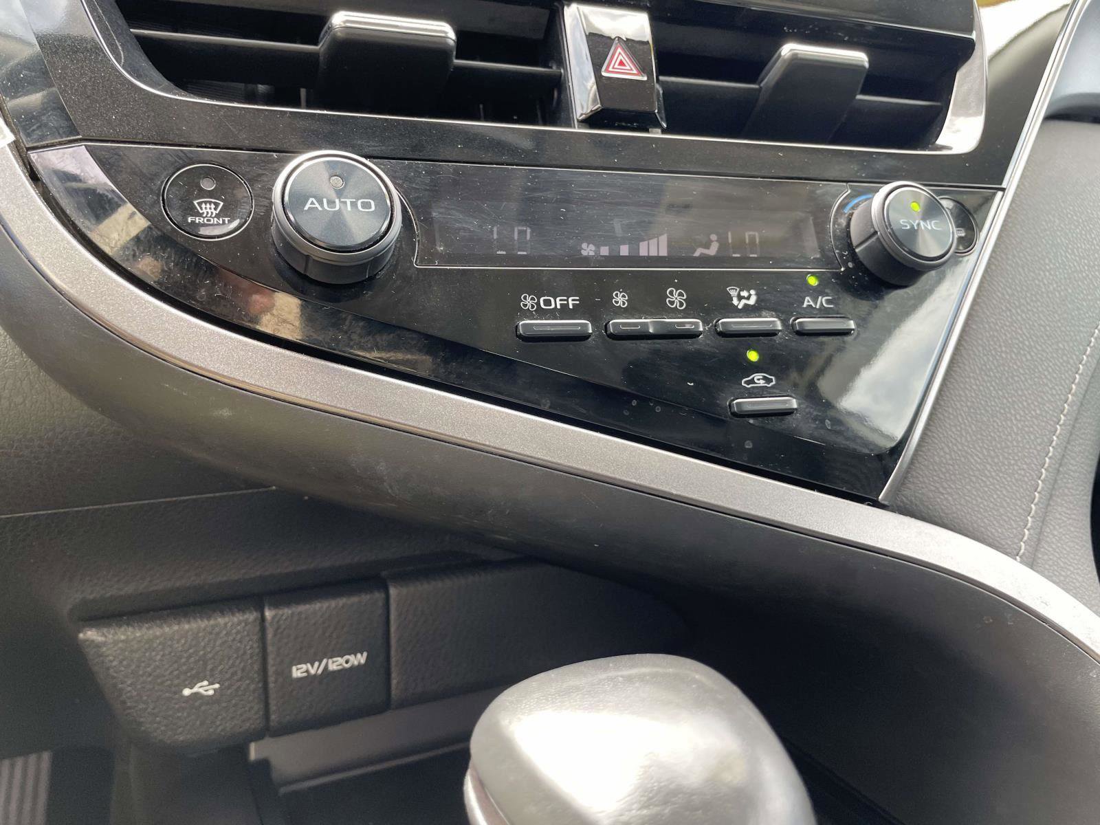 Used 2022 Toyota Camry SE image 14