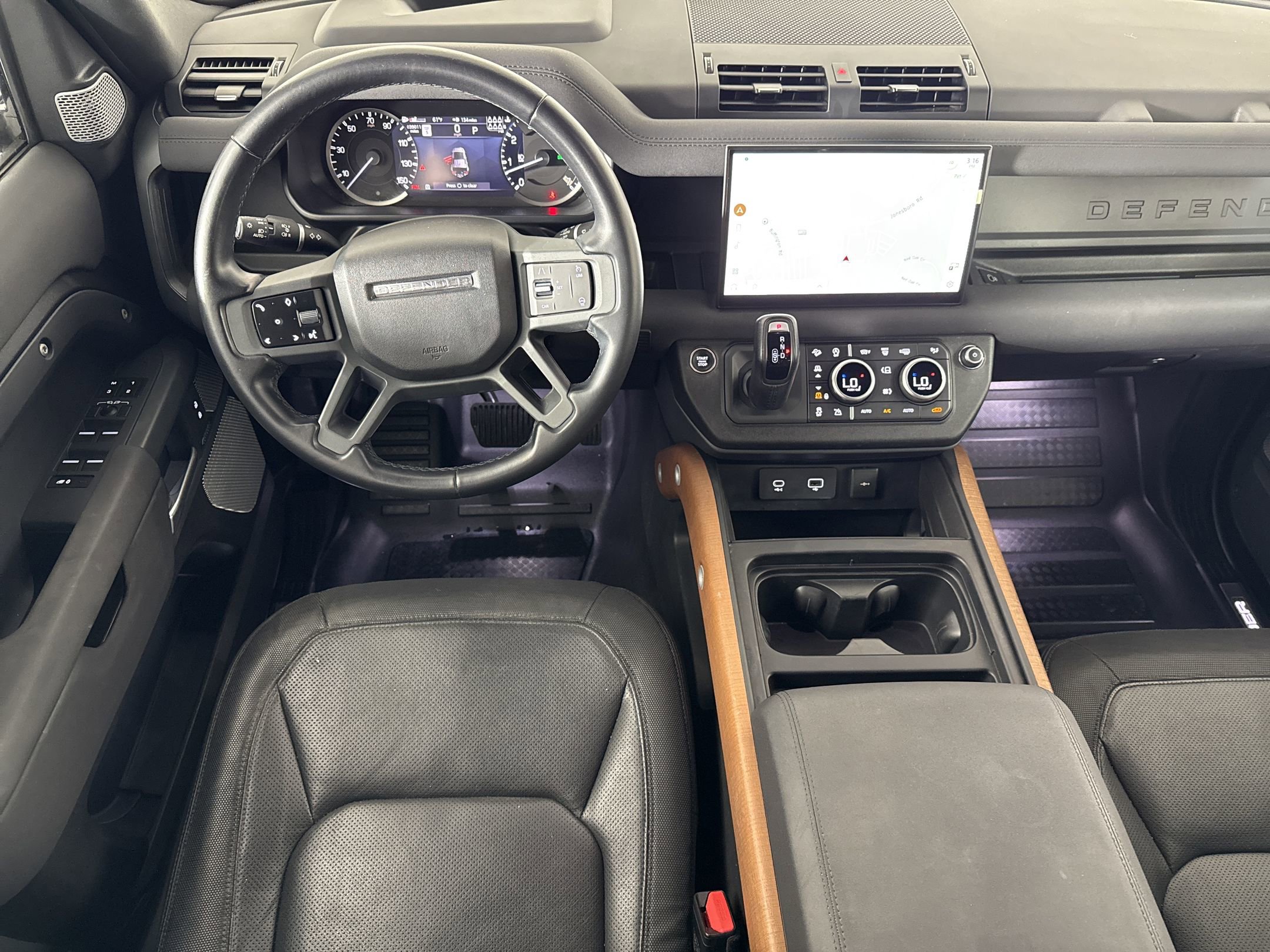 Used 2023 Land Rover Defender 130 X-Dynamic SE image 24