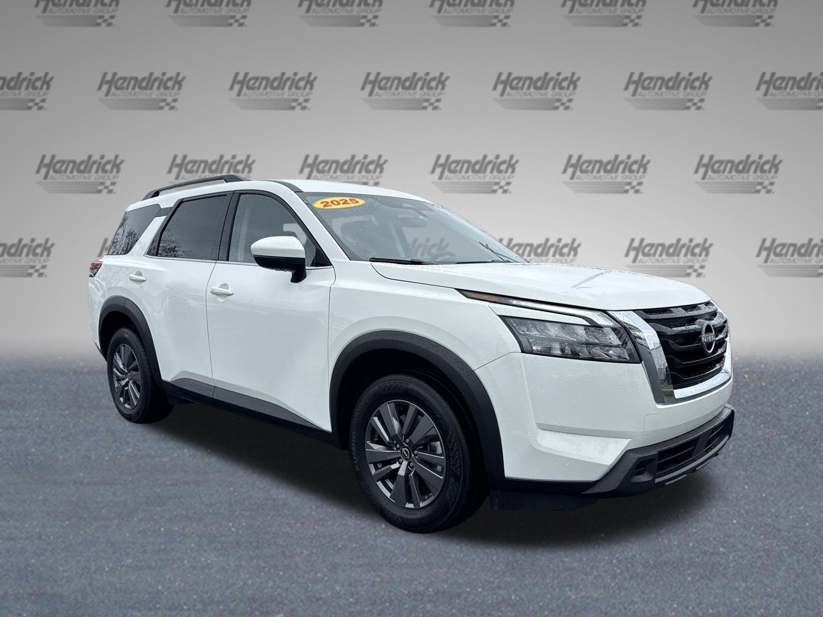 Used 2025 Nissan Pathfinder SV AWD/4WD image 2