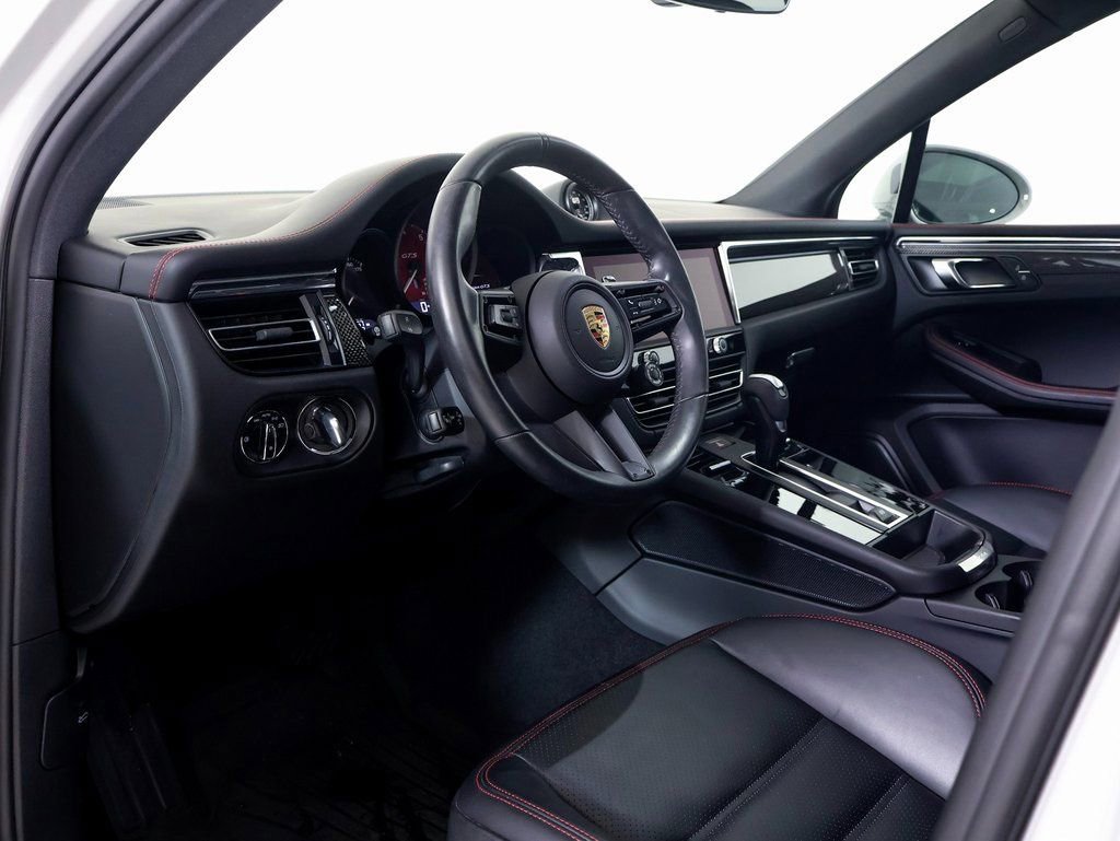 Certified 2025 Porsche Macan GTS image 4