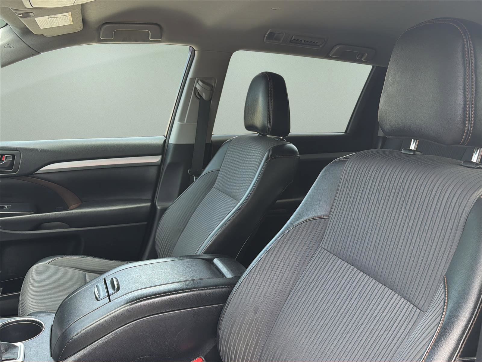 Used 2017 Toyota Highlander Plus w/ Carpet Mat Package AWD/4WD image 25