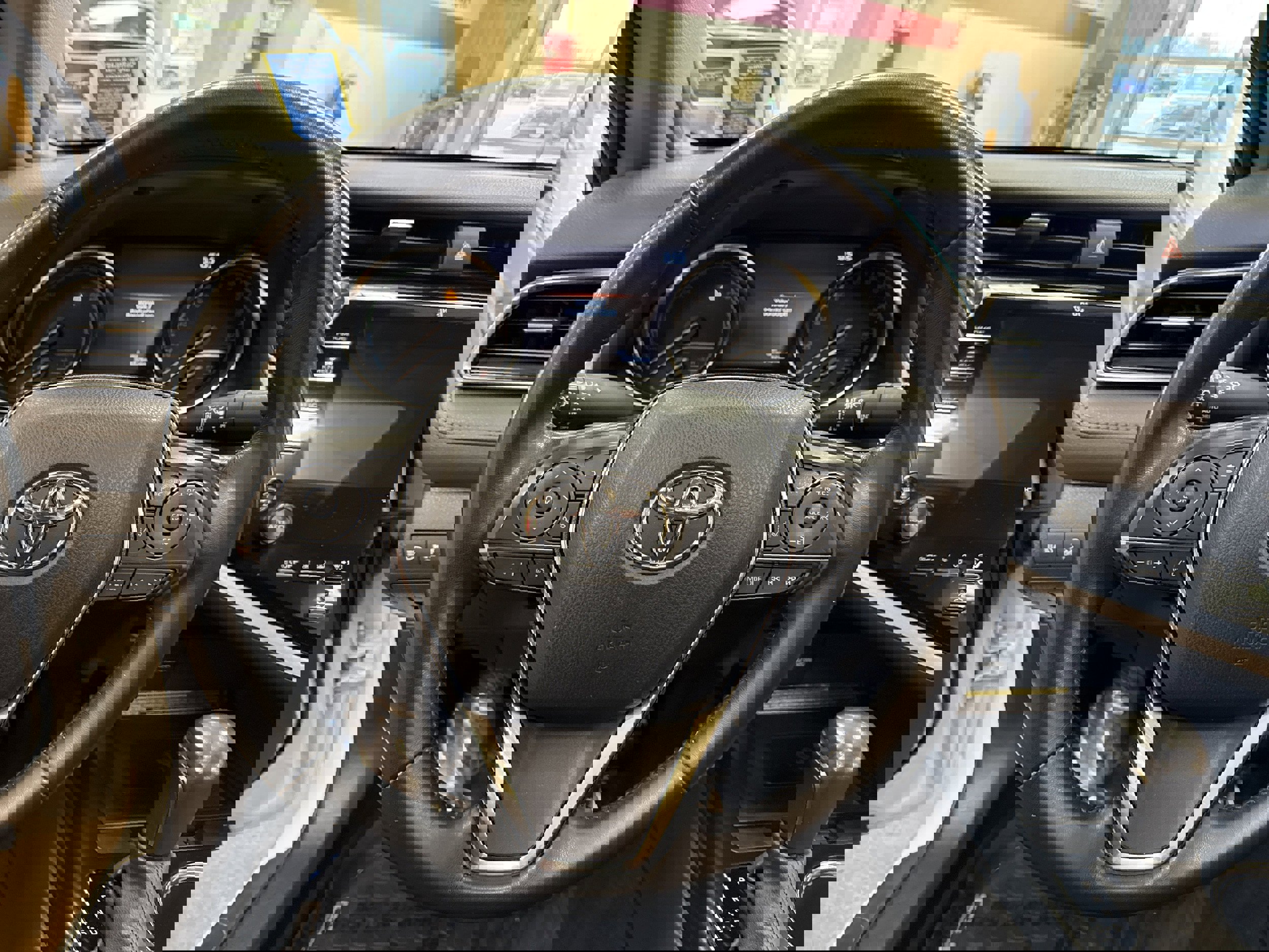 Used 2020 Toyota Camry XLE image 30