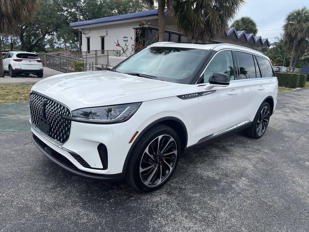 Used 2025 Lincoln Aviator Reserve w/ Equipment Group 201A AWD/4WD image 2