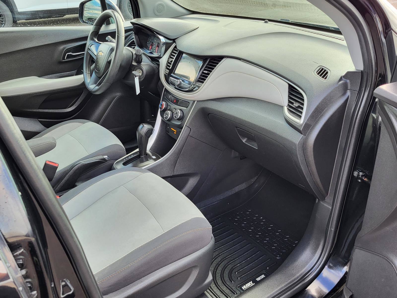 Used 2018 Chevrolet Trax LS w/ LPO, Cargo Package FWD image 9