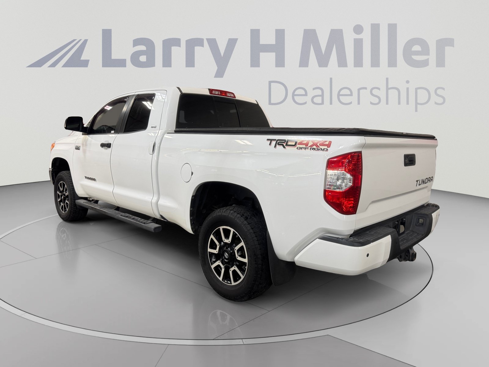Used 2016 Toyota Tundra SR5 w/ TRD Off Road Package AWD/4WD image 3