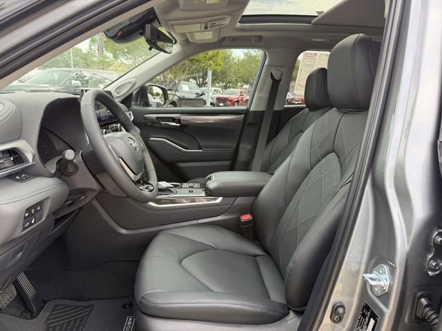 New 2026 Toyota Highlander Platinum image 26