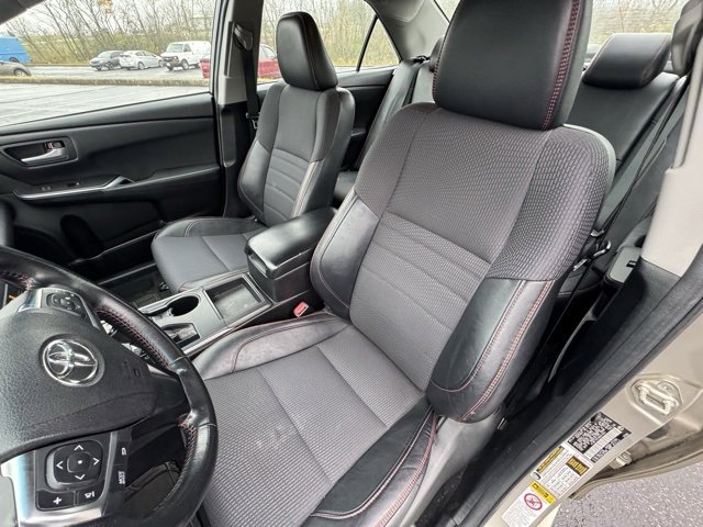 Used 2016 Toyota Camry SE image 9