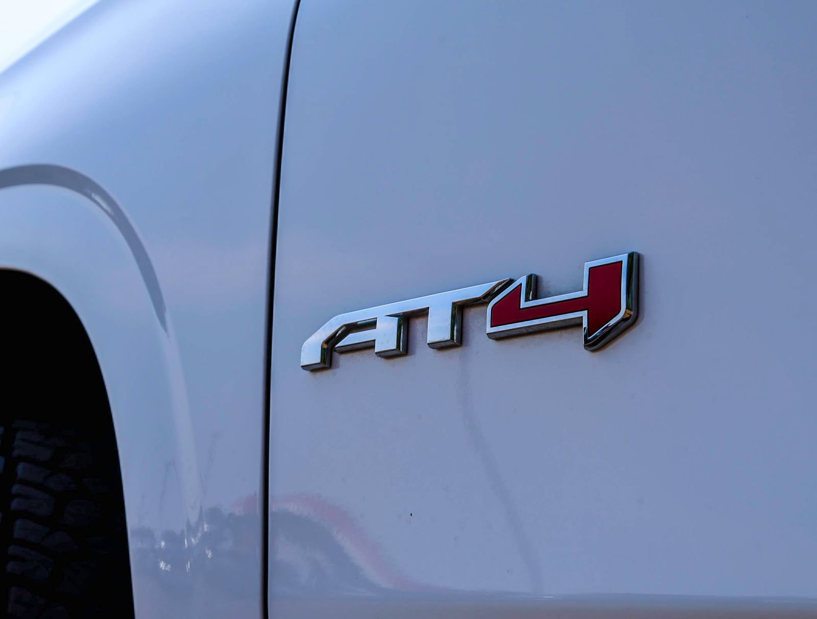 Used 2024 GMC Yukon AT4 w/ Technology Package AWD/4WD image 3