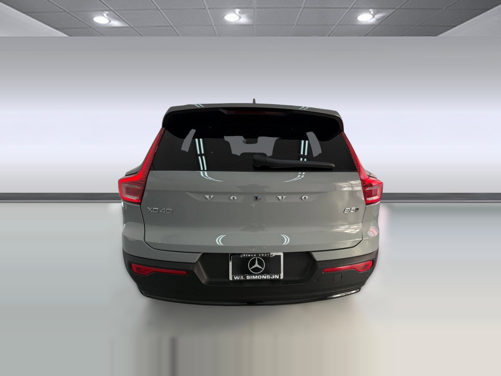 Used 2024 Volvo XC40 B5 Plus image 9