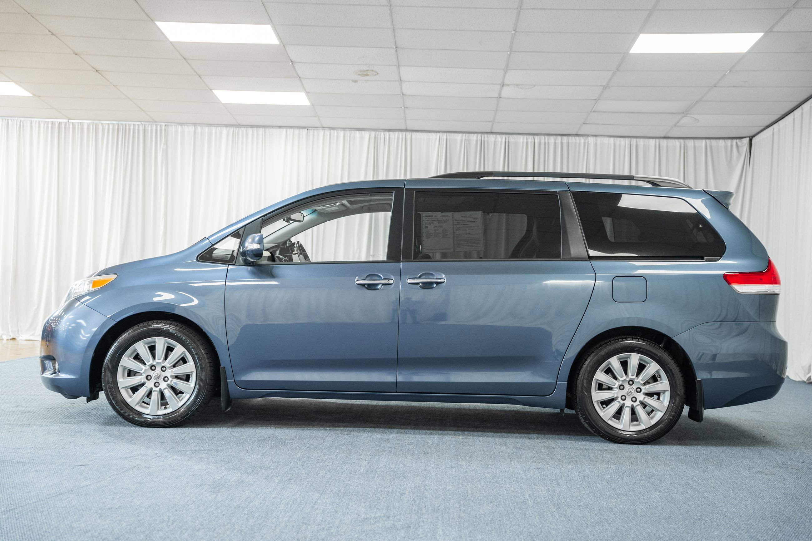 Used 2014 Toyota Sienna Limited image 5