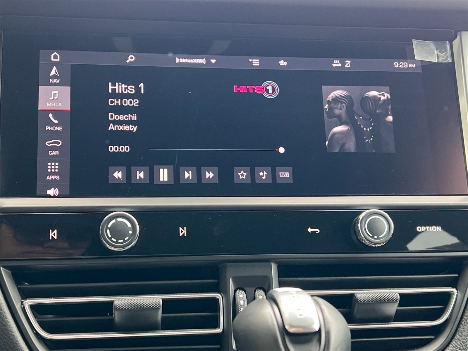 Used 2025 Porsche Macan image 21