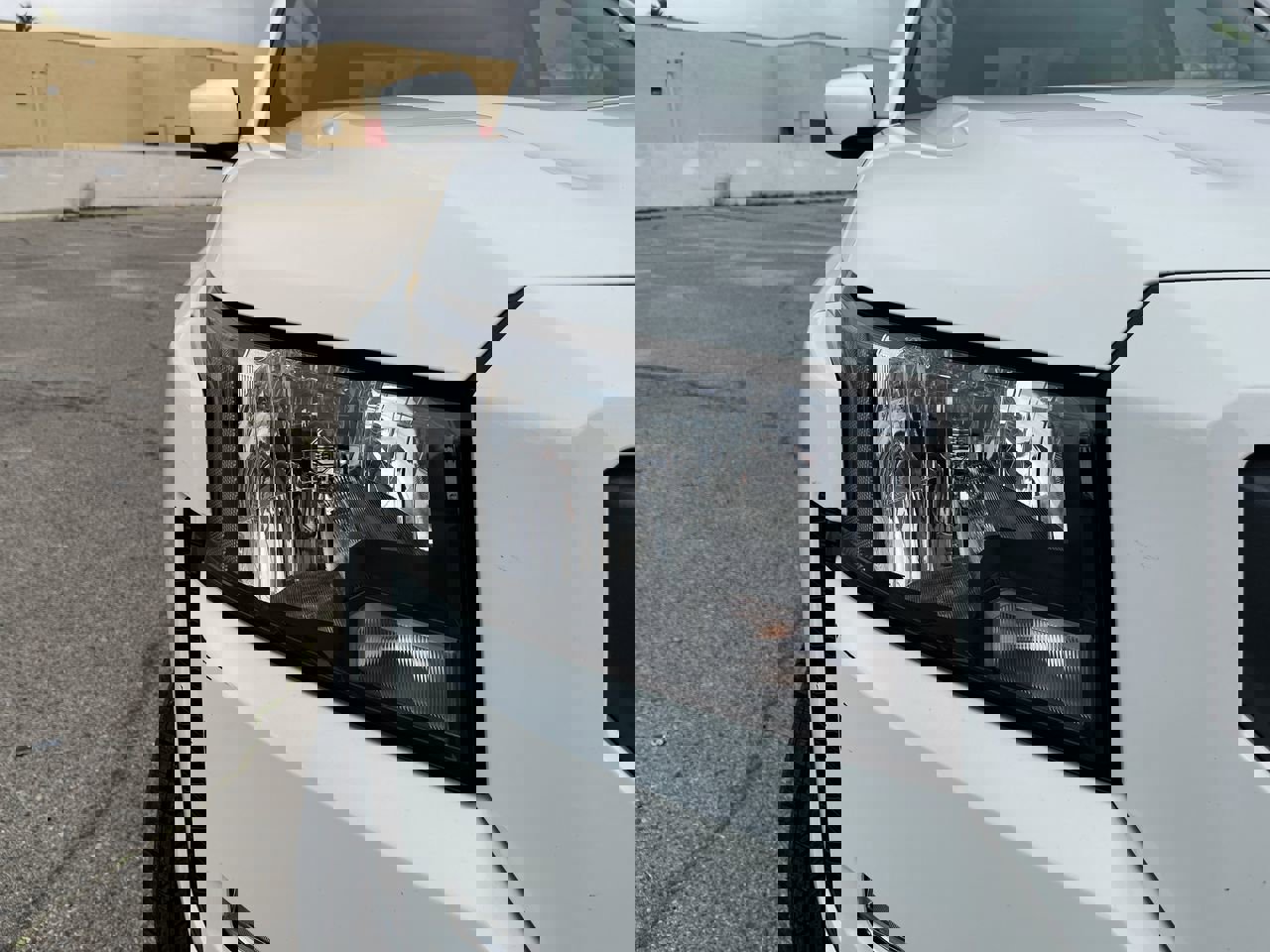 Used 2024 Nissan Frontier SV w/ SV Convenience Package image 9