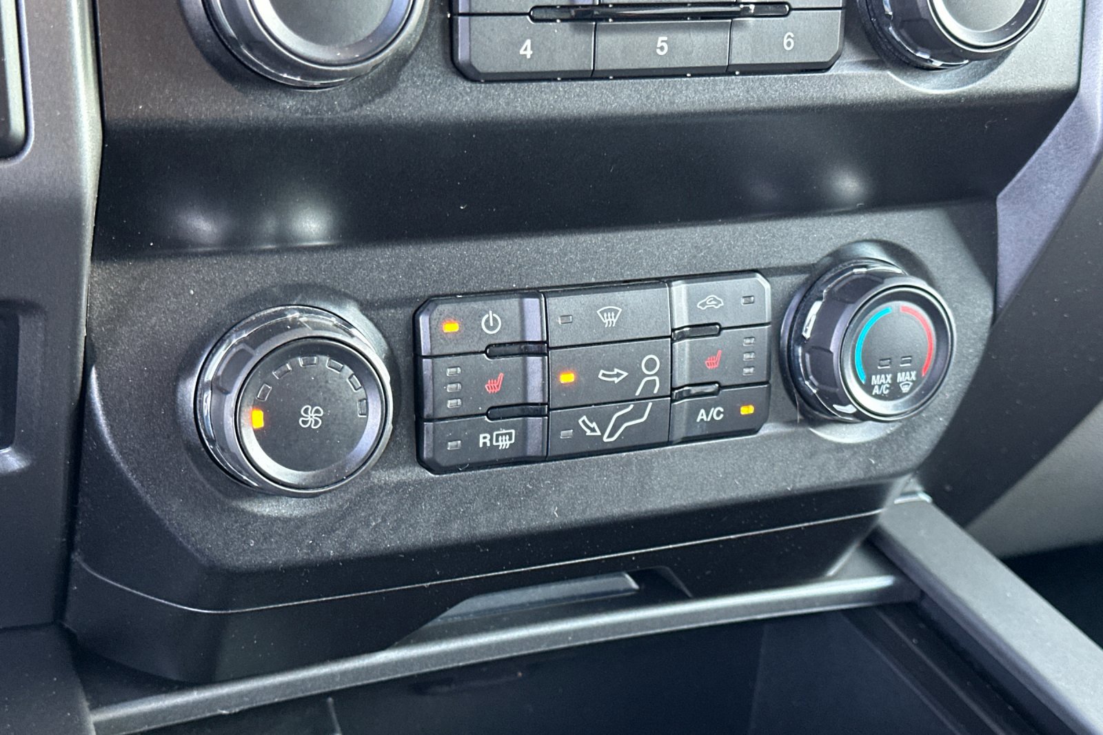 Used 2019 Ford F250 XLT w/ XLT Premium Package image 19