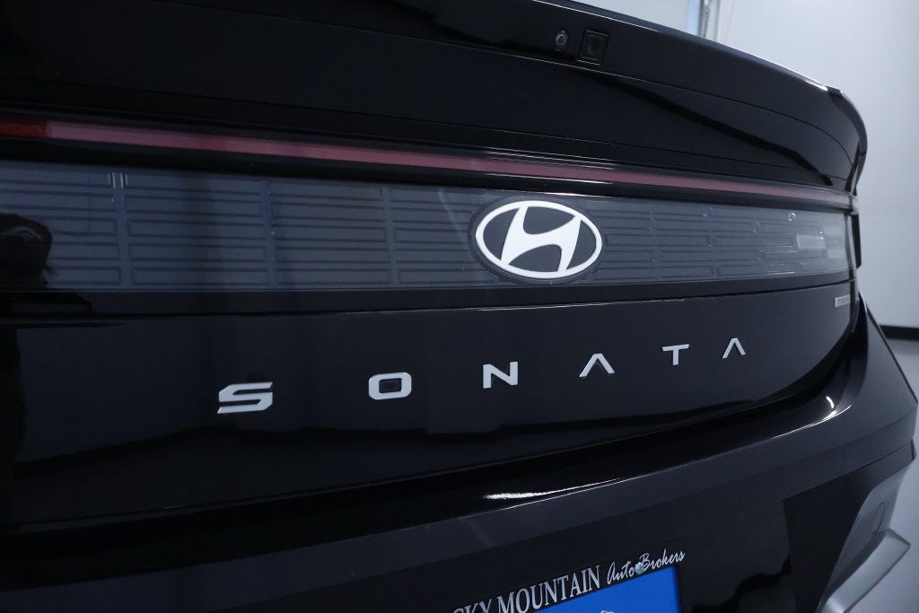 Used 2025 Hyundai Sonata SEL FWD image 10