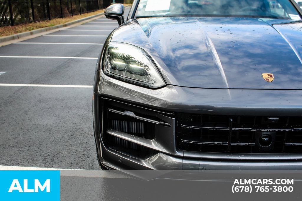Used 2025 Porsche Cayenne GTS w/ Technology Package image 11