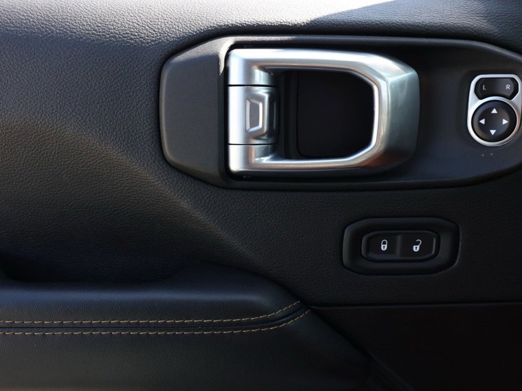 Used 2024 Jeep Wrangler Sahara image 24