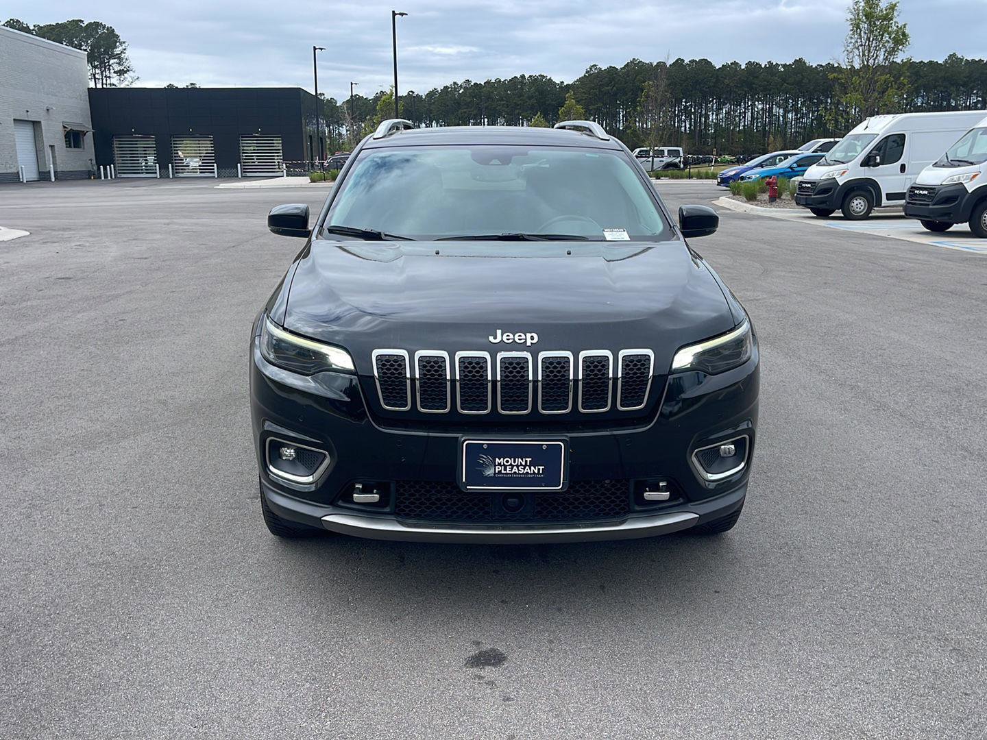 Used 2021 Jeep Cherokee Limited w/ Elite Package image 2