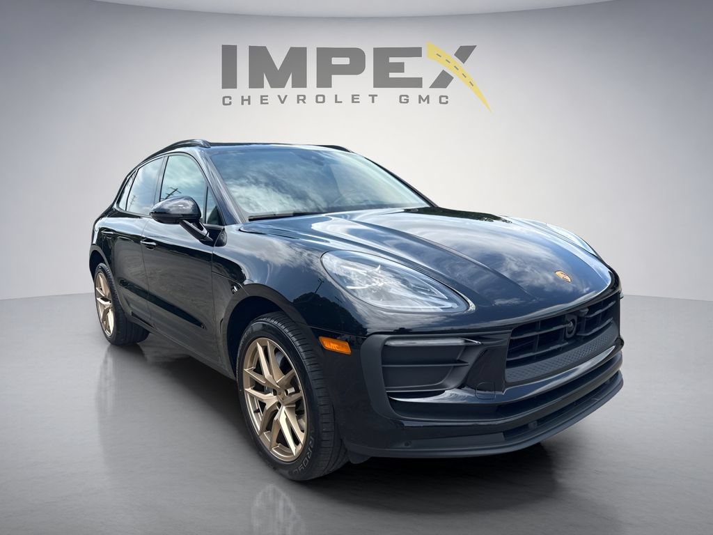 Used 2023 Porsche Macan Turbo AWD/4WD image 17