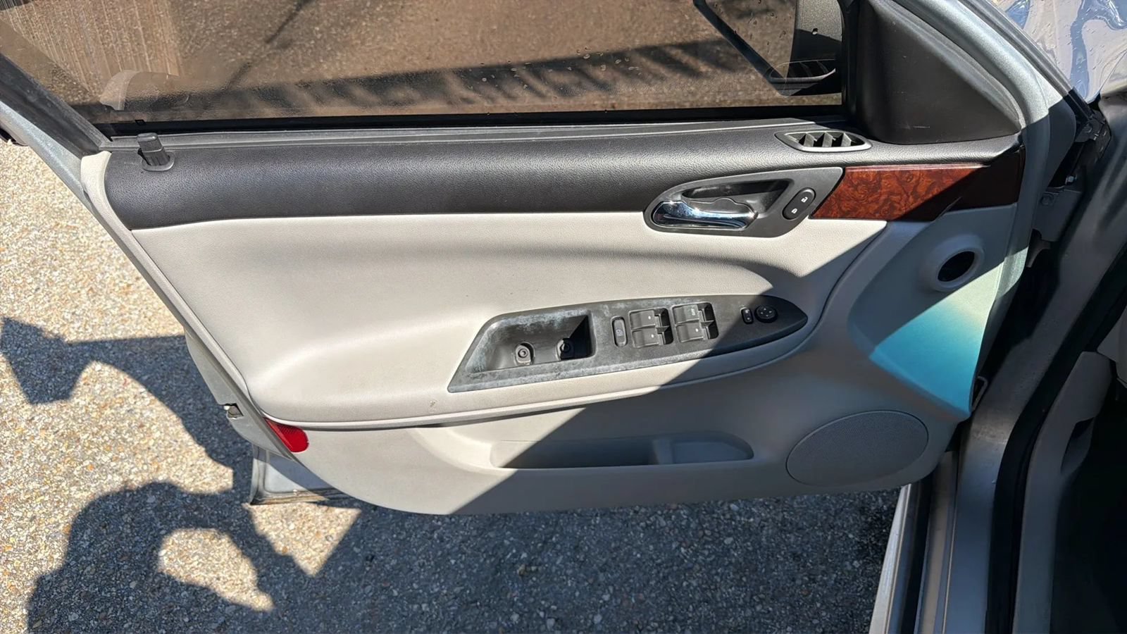 Used 2011 Chevrolet Impala LT FWD image 15