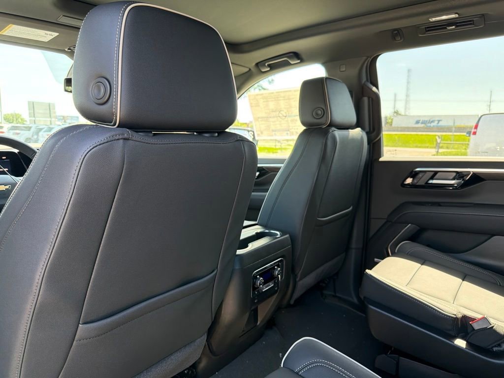 New 2026 Chevrolet Suburban Premier w/ Sun And Tow Package AWD/4WD image 16