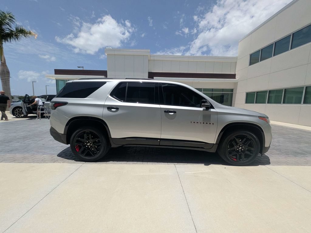 Used 2019 Chevrolet Traverse Premier w/ Redline Edition AWD/4WD image 3