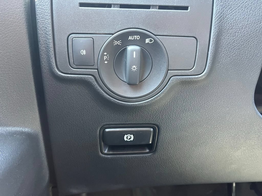 Used 2019 Mercedes-Benz Metris Passenger image 25
