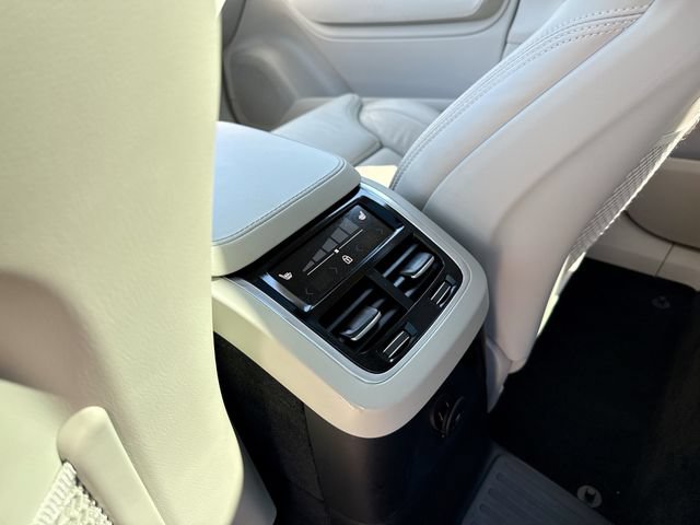 Certified 2024 Volvo XC90 T8 Ultimate w/ Protection Package AWD/4WD image 26